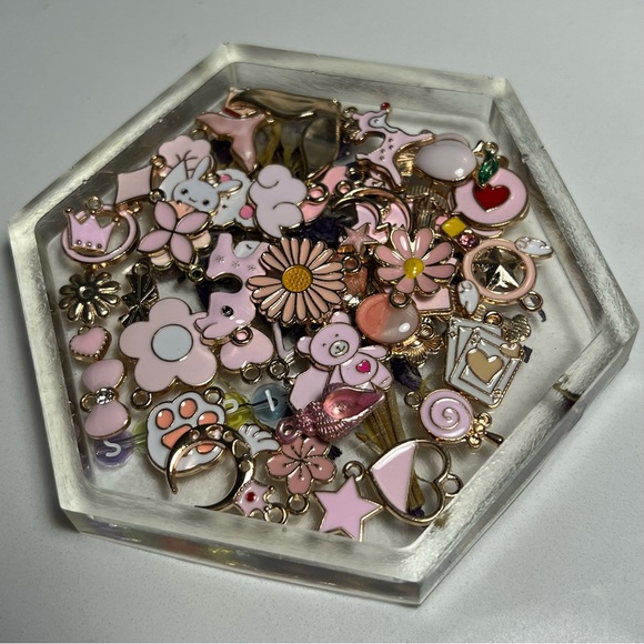 Kawaii Mismatched Earrings (red/pink) - Picture 4 of 6